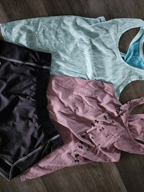 Under Armour Women's Performance Tank Tops And Shorts Medium
